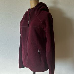 Smartwool M zip front, hooded jacket burgundy reddish great pre owned condition